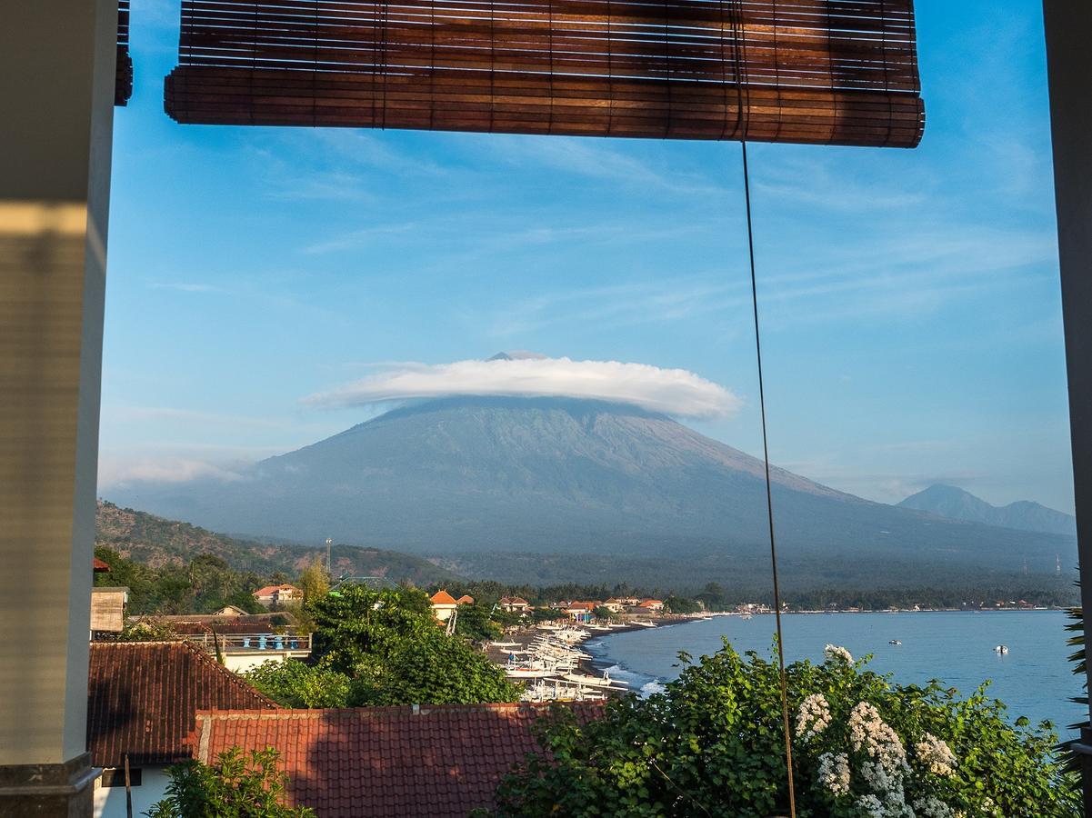 Amed Beach Villa *