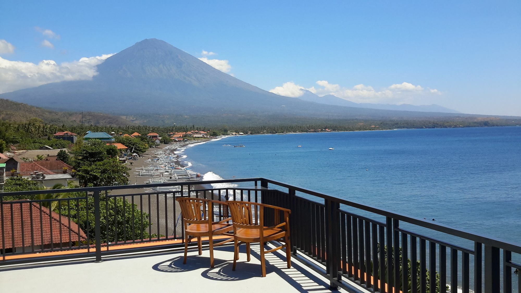 Amed Beach Villa *